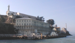 alcatrazdock.jpg (25069 bytes)